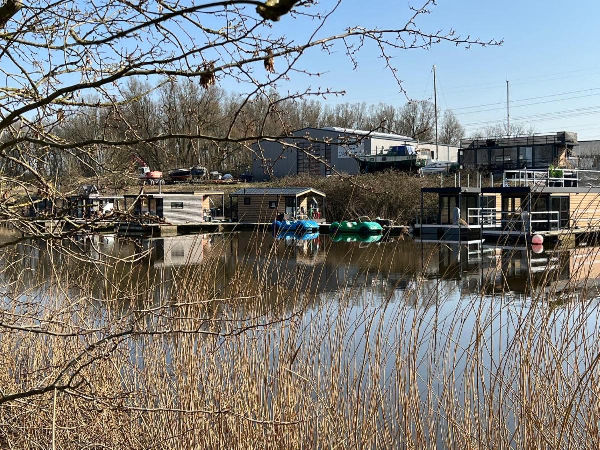 Hausboot Resort Nordseekueste فيلهلمسهافن المظهر الخارجي الصورة